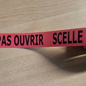 Ruban adhésif INVIOLABLE / « SCELLE NE PAS OUVRIR » – normé (scellés judiciaires)